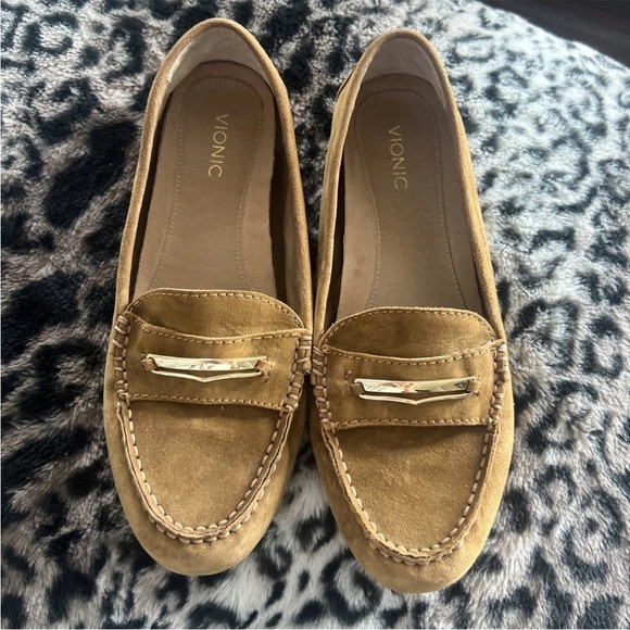Vionic Cognac Brown Suede Women Sz 8 Driving Loafers with Gold Horsebit Moccasin - Picture 3 of 12
